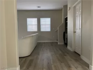 Photo #6: 2728070 Listing