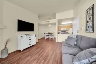 Photo #4: 2728083 Listing 