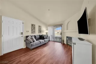 Photo #5: 2728083 Listing 