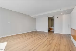 Photo #4: 2728084 Listing