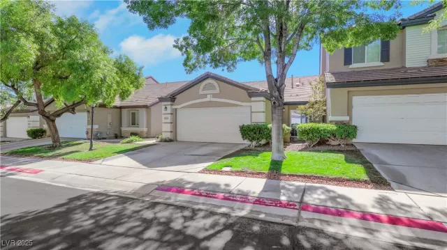 MLS: 2728086 Condo For Sale