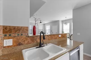 Photo #1: 2728092 Listing