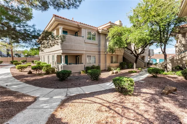 MLS: 2728106 Condo For Sale