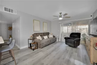 Photo #6: 2728118 Listing