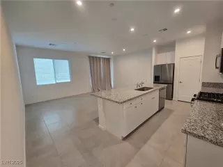 Photo #3: 2728157 Listing