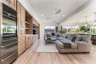 Photo #2: 2728170 Listing