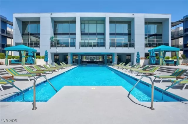 MLS: 2728230 Condo For Sale