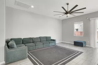 Photo #4: 2728258 Listing