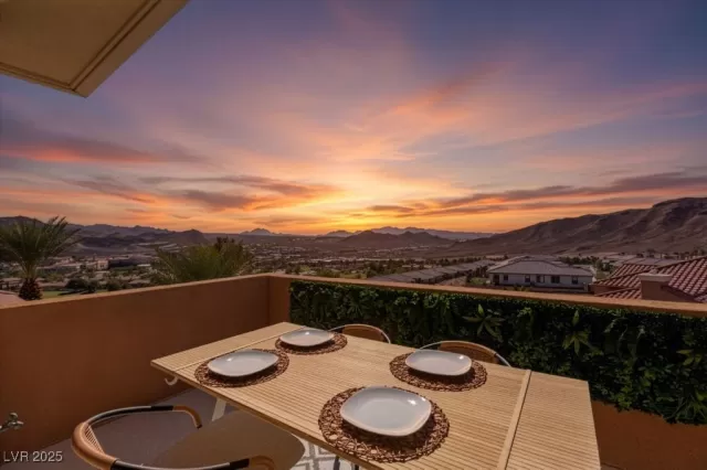 MLS: 2728265 Condo For Sale