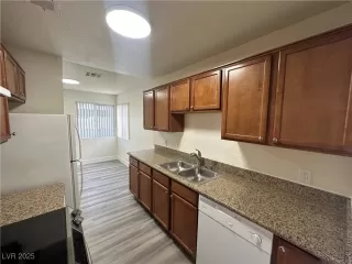 Photo #1: 2728305 Listing