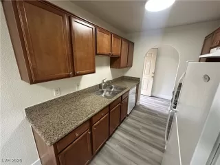 Photo #3: 2728305 Listing