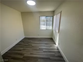 Photo #4: 2728305 Listing