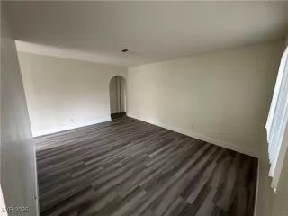 Photo #6: 2728305 Listing