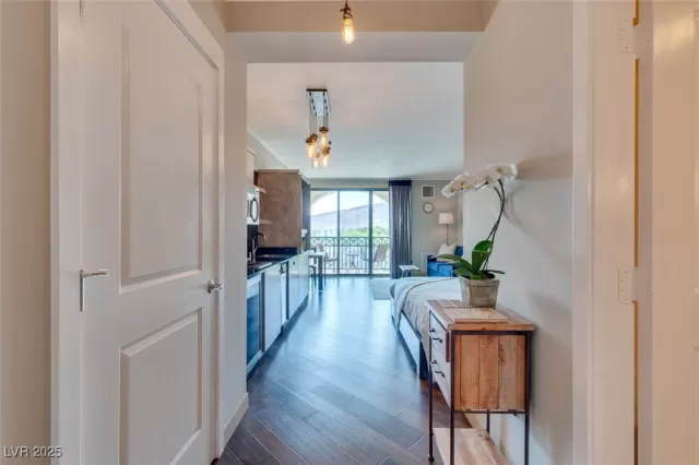 MLS: 2728309 Condo For Sale