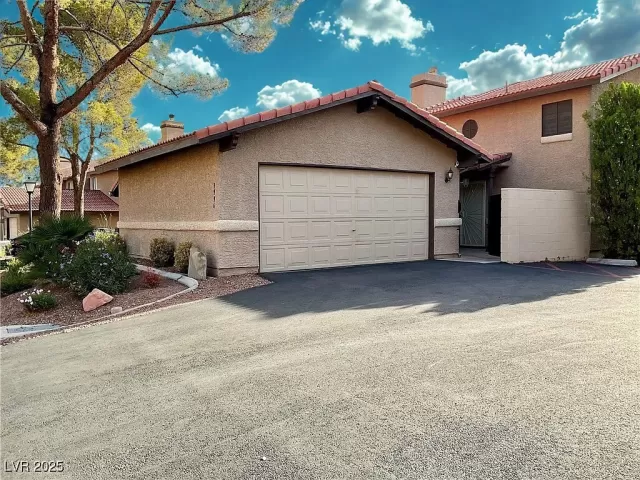 MLS: 2728357 Condo For Sale