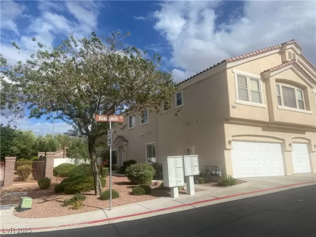 MLS: 2728367 Condo For Sale