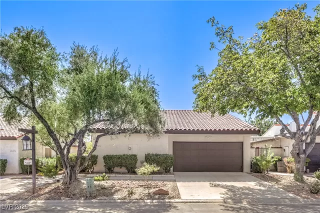 MLS: 2728382 Condo For Sale