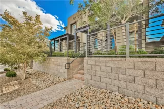 Photo #1: 2728383 Listing 