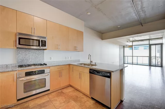 MLS: 2728390 Condo For Sale