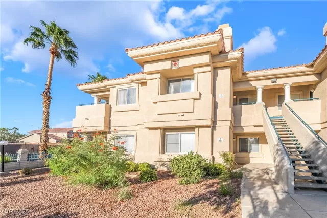 MLS: 2728398 Condo For Sale
