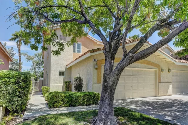 MLS: 2728411 Condo For Sale