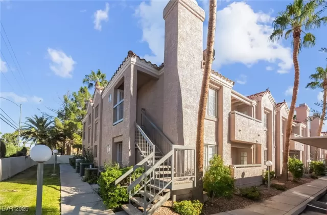 MLS: 2728506 Condo For Sale