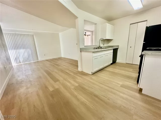 MLS: 2728507 Condo For Sale