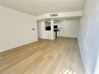 Photo #4: 2728507 Listing 