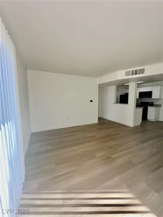 Photo #5: 2728507 Listing 