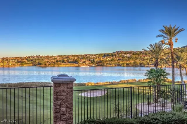 MLS: 2728533 Condo For Sale