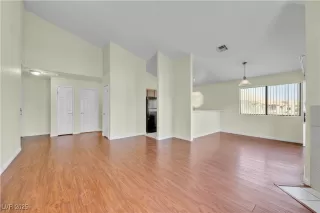 Photo #3: 2728540 Listing