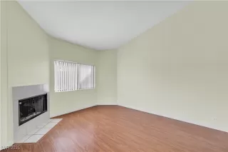 Photo #5: 2728540 Listing