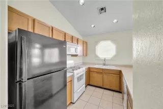 Photo #6: 2728540 Listing