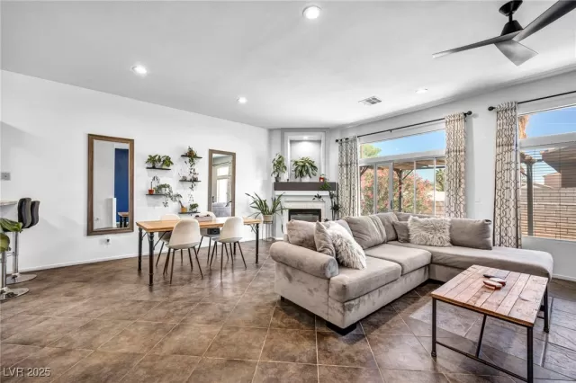 MLS: 2728552 Condo For Sale