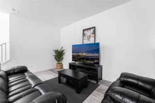 Photo #2: 2728554 Listing