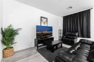 Photo #3: 2728554 Listing