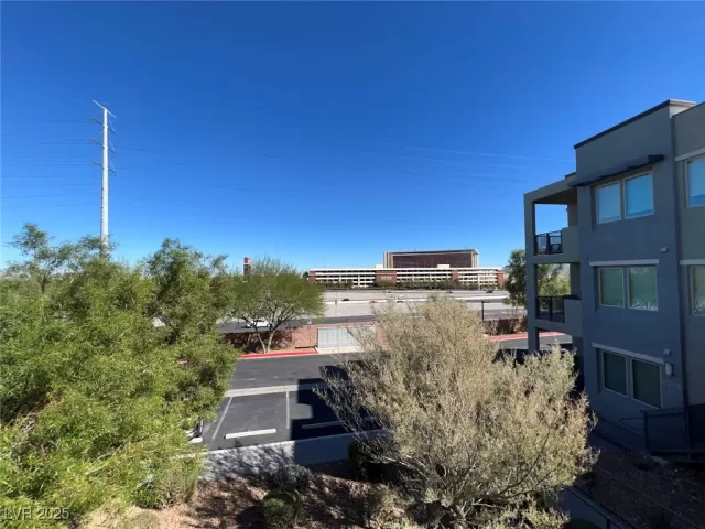 MLS: 2728562 Condo For Sale