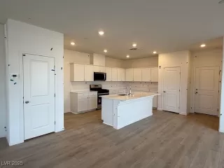 Photo #1: 2728565 Listing 