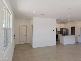 Photo #5: 2728608 Listing