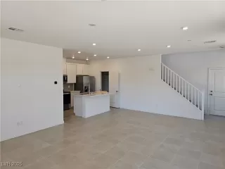 Photo #6: 2728608 Listing