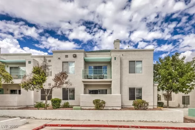 MLS: 2728685 Condo For Sale