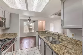 Photo #3: 2728685 Listing 