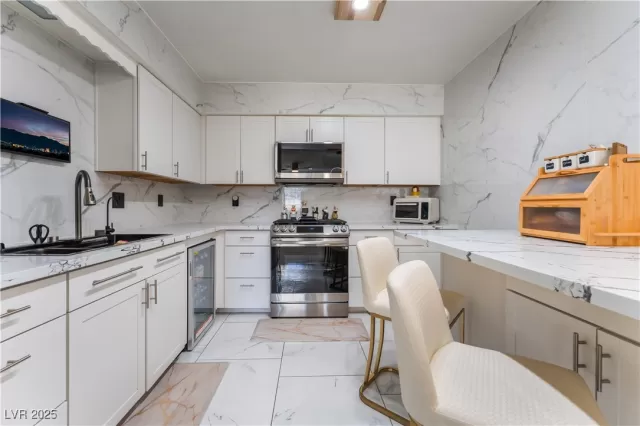MLS: 2728700 Condo For Sale