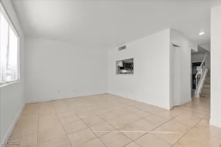 Photo #4: 2728767 Listing 