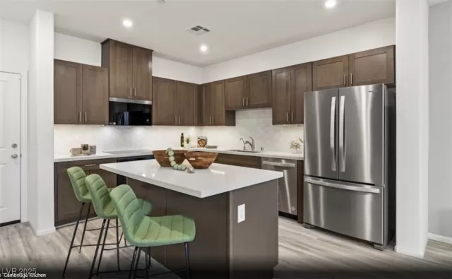 MLS: 2728784 Condo For Sale