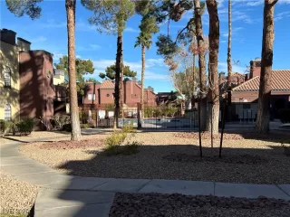 Photo #3: 2728794 Listing 