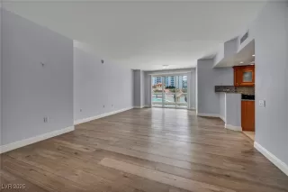Photo #5: 2728806 Listing