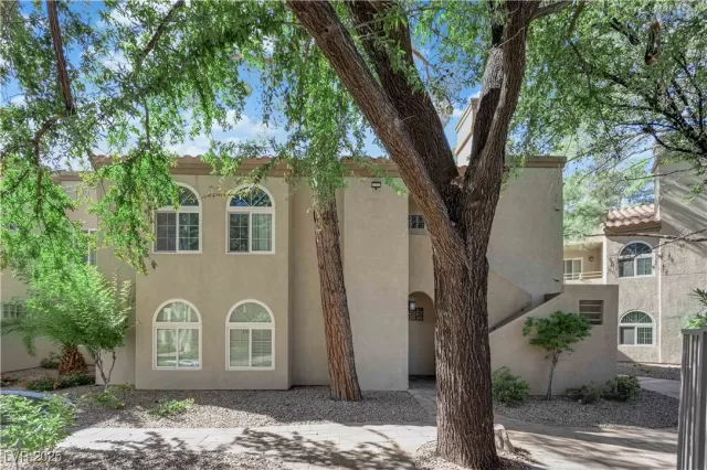 MLS: 2728862 Condo For Sale