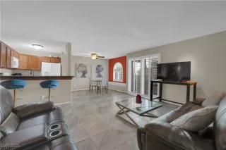 Photo #5: 2728862 Listing 