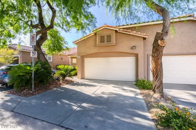 MLS: 2728865 Condo For Sale